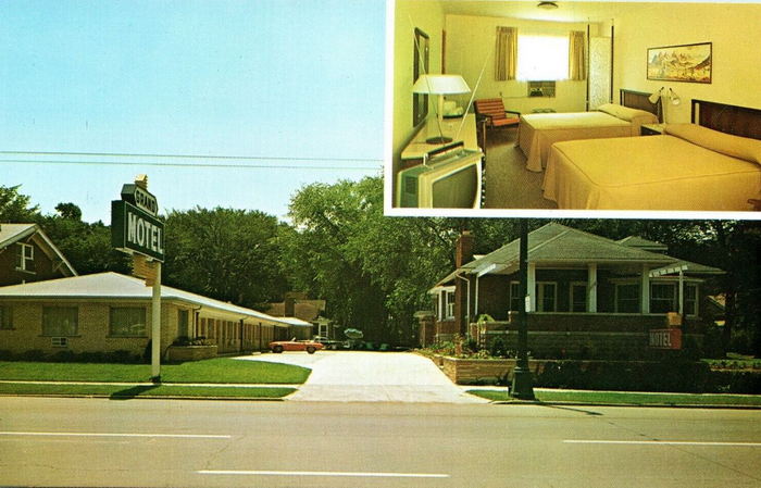 Rouge River Inn (Palace Inn, Grand Motel) - Old Postcard